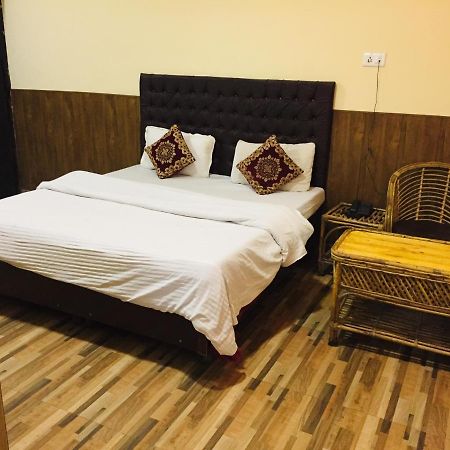Hotel Prem G, 무소리에 외부 사진