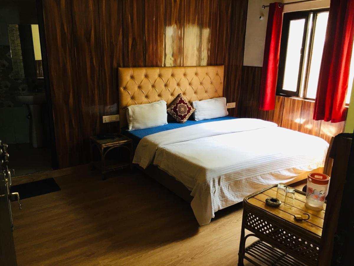 Hotel Prem G, 무소리에 외부 사진