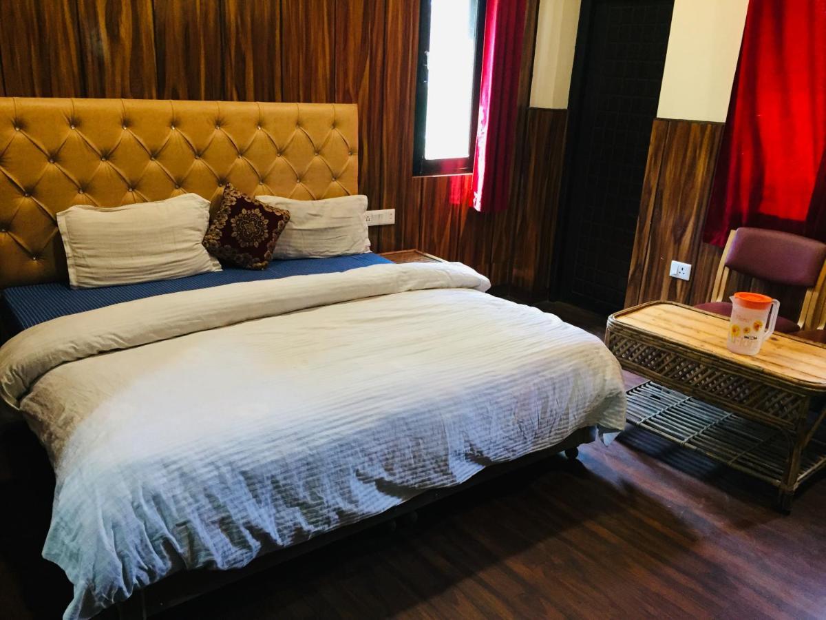 Hotel Prem G, 무소리에 외부 사진