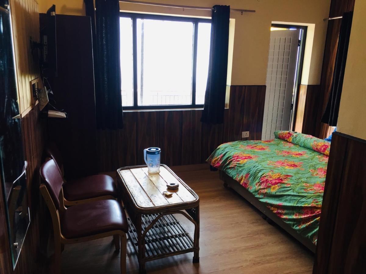 Hotel Prem G, 무소리에 외부 사진